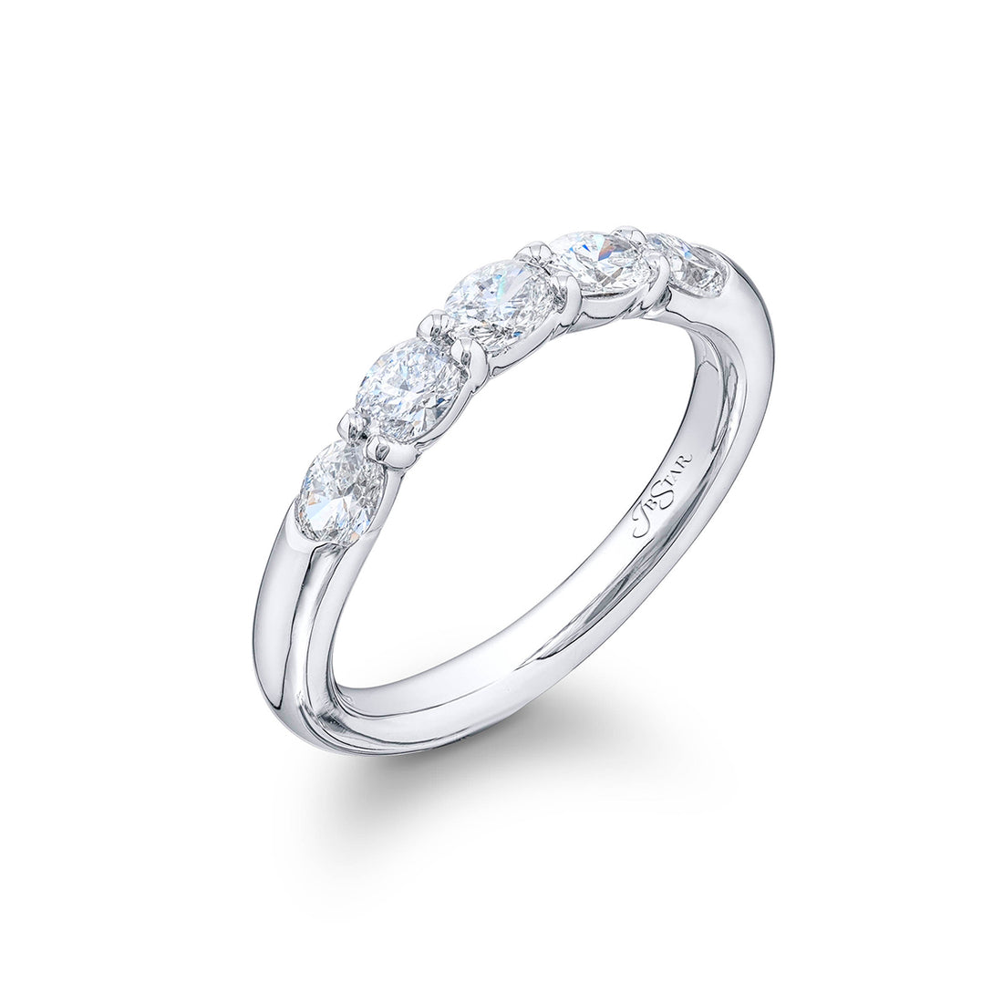 Elegance Elevated: Classic Single-Row Oval-Cut Diamond Band