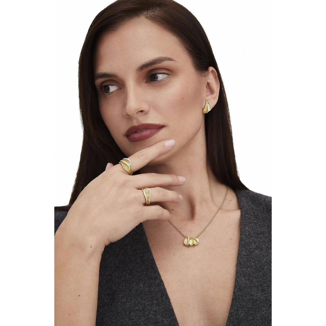 Multi Petal Diamond Pendant in 18kt Yellow Gold
