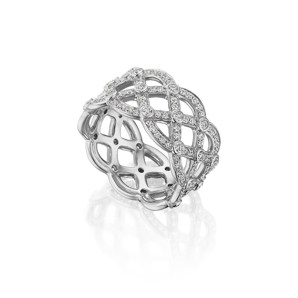 Belle Ring With Bezel Diamonds